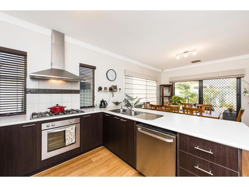 10 Tangier Parkway, Port Kennedy WA 6172