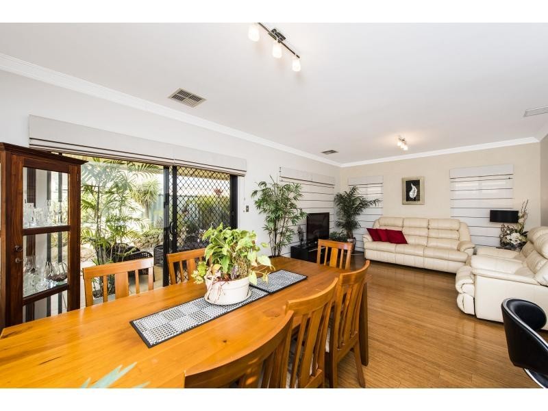 10 Tangier Parkway, Port Kennedy WA 6172