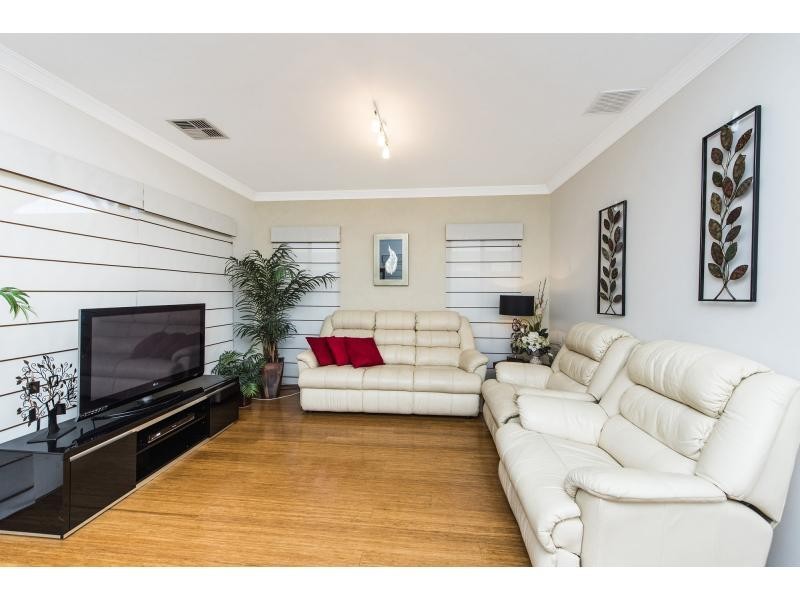 10 Tangier Parkway, Port Kennedy WA 6172