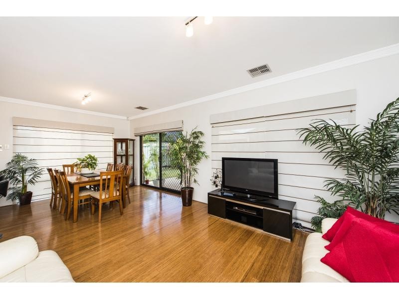 10 Tangier Parkway, Port Kennedy WA 6172