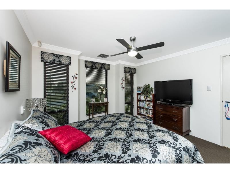 10 Tangier Parkway, Port Kennedy WA 6172