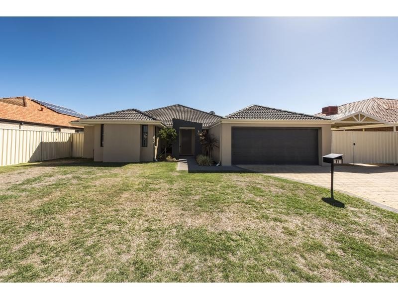 11 Arlette Pass, Lakelands WA 6180