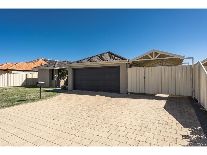11 Arlette Pass, Lakelands WA 6180