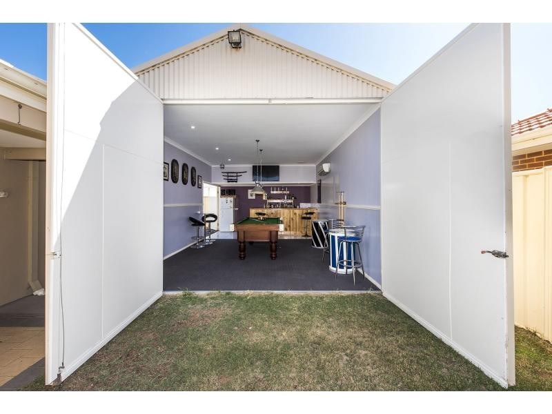 11 Arlette Pass, Lakelands WA 6180