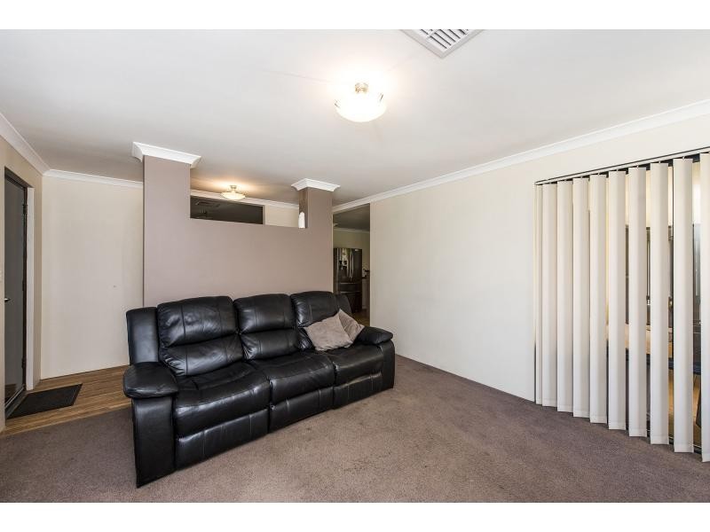 11 Arlette Pass, Lakelands WA 6180