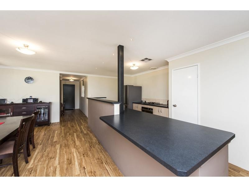 11 Arlette Pass, Lakelands WA 6180