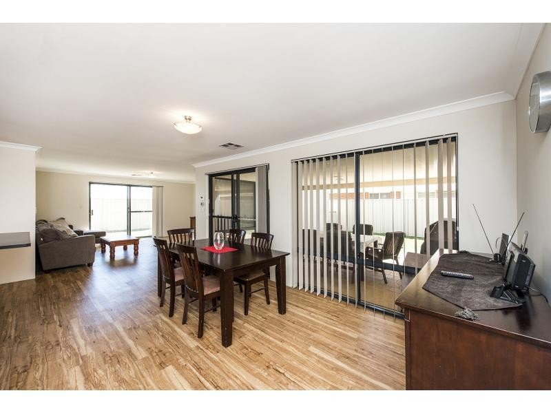 11 Arlette Pass, Lakelands WA 6180