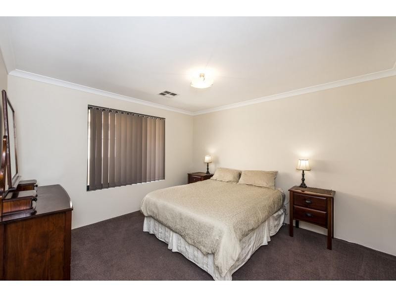 11 Arlette Pass, Lakelands WA 6180