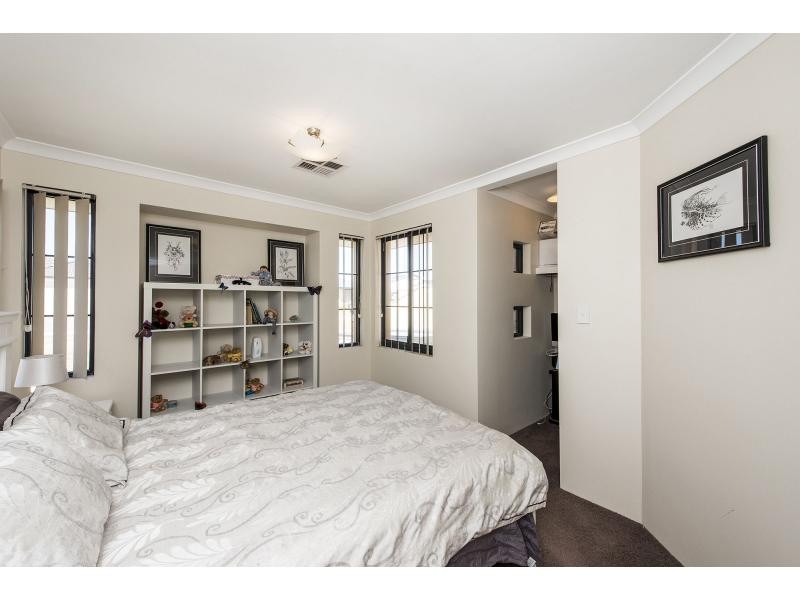 11 Arlette Pass, Lakelands WA 6180