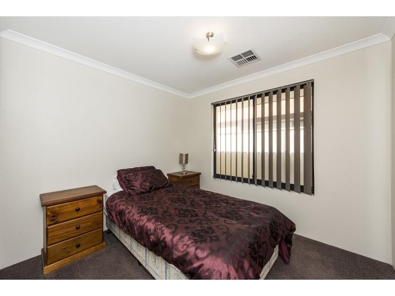 11 Arlette Pass, Lakelands WA 6180