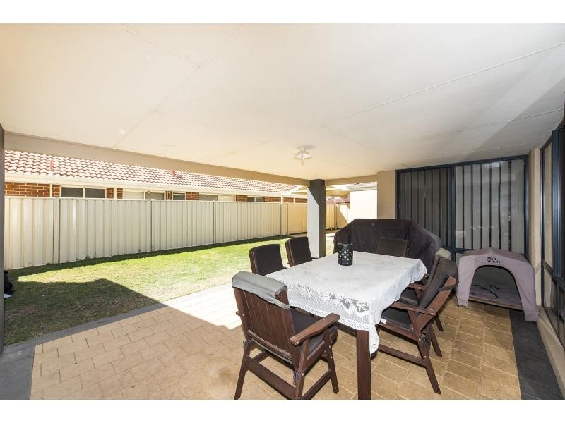 11 Arlette Pass, Lakelands WA 6180