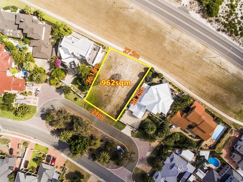111 Castlecrag Drive, Kallaroo WA 6025