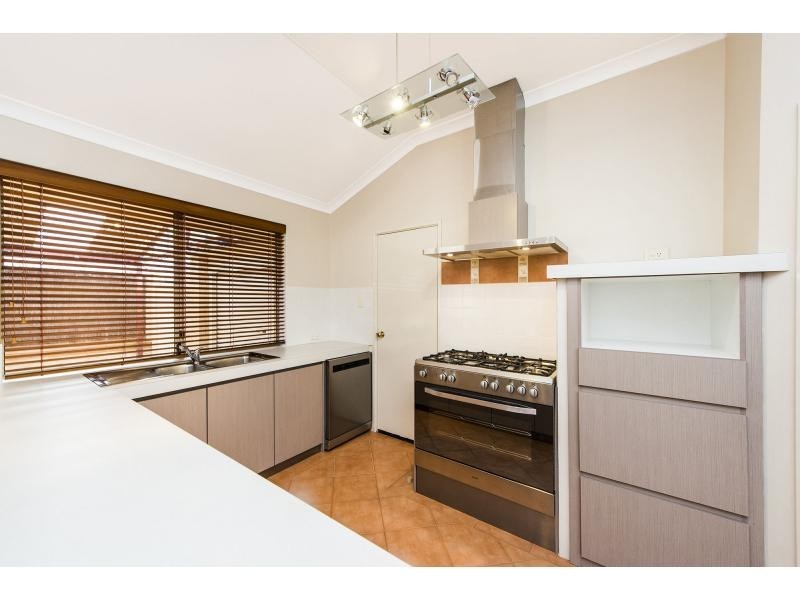 17 Kingsford Court, Port Kennedy WA 6172