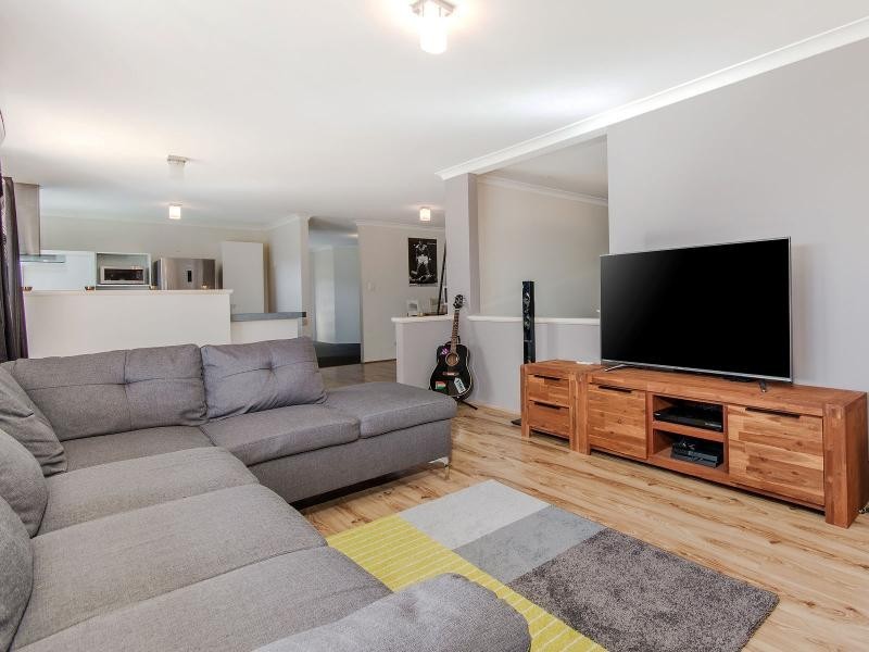 2 St Ettiene Gardens, Port Kennedy WA 6172