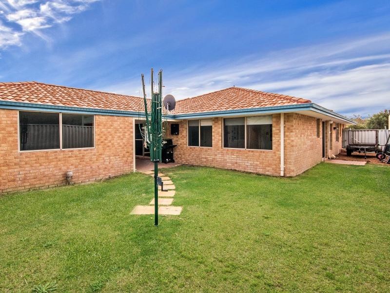 2 St Ettiene Gardens, Port Kennedy WA 6172