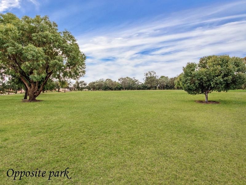 2 St Ettiene Gardens, Port Kennedy WA 6172