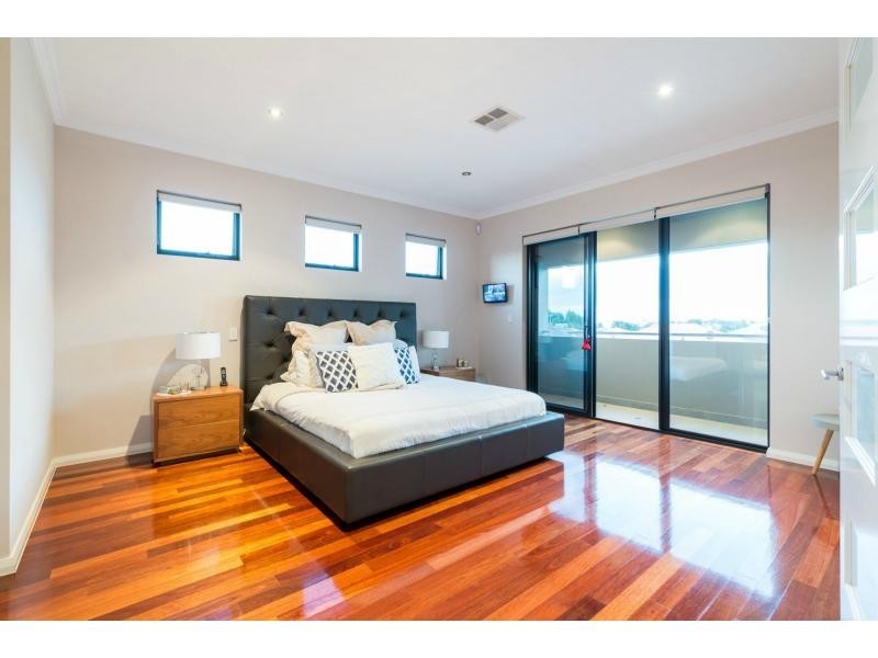 12 Castanet Drive, Madeley WA 6065