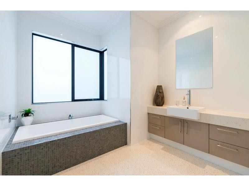 12 Castanet Drive, Madeley WA 6065