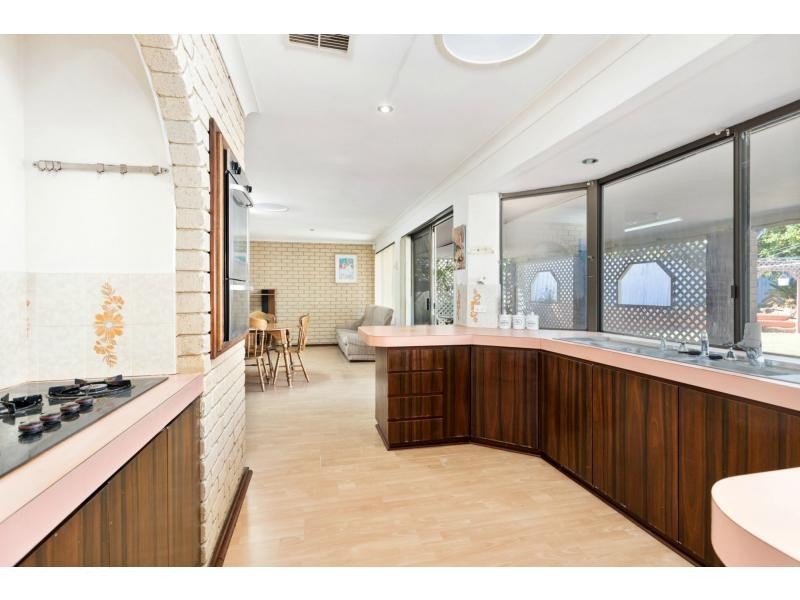 9 New Cross Road, Kingsley WA 6026