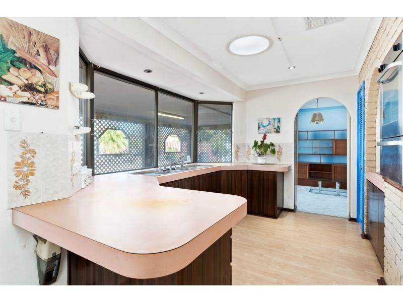 9 New Cross Road, Kingsley WA 6026