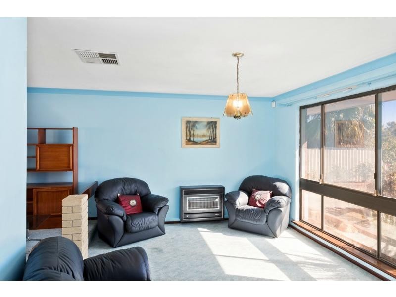 9 New Cross Road, Kingsley WA 6026