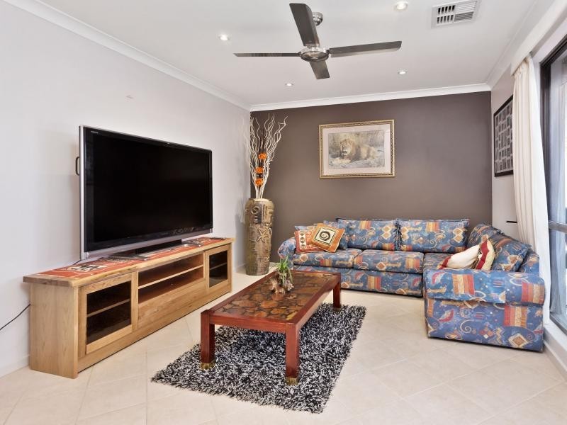 6 Waigen Place, South Lake WA 6164