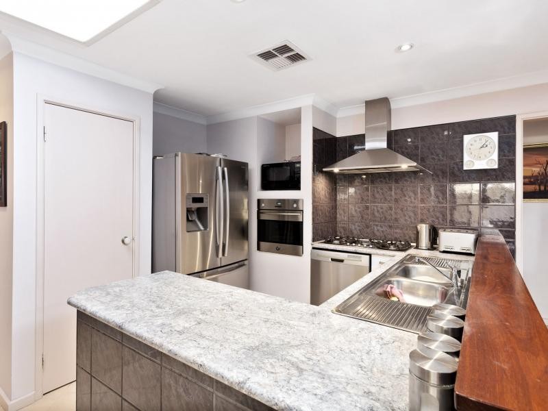 6 Waigen Place, South Lake WA 6164