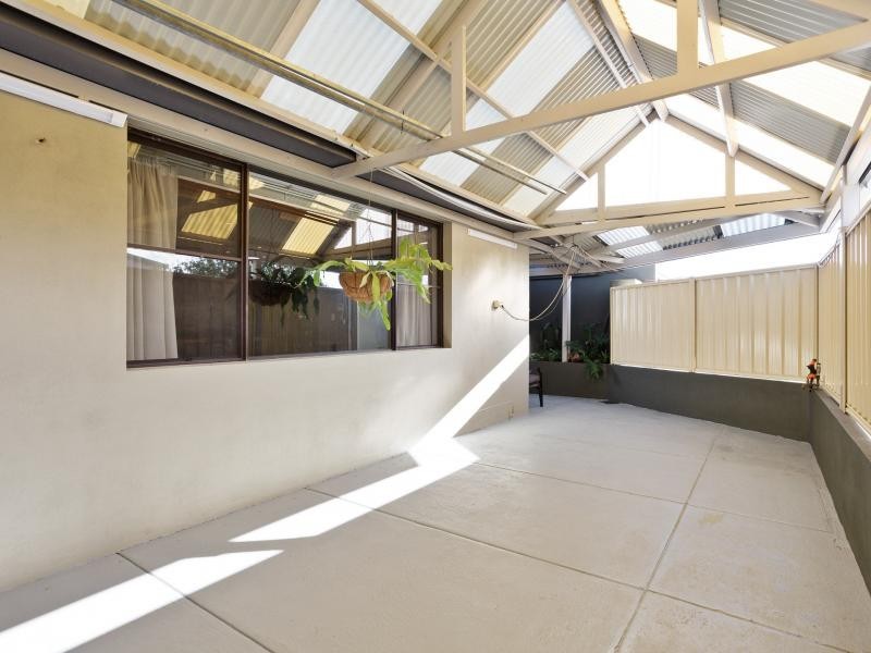 6 Waigen Place, South Lake WA 6164