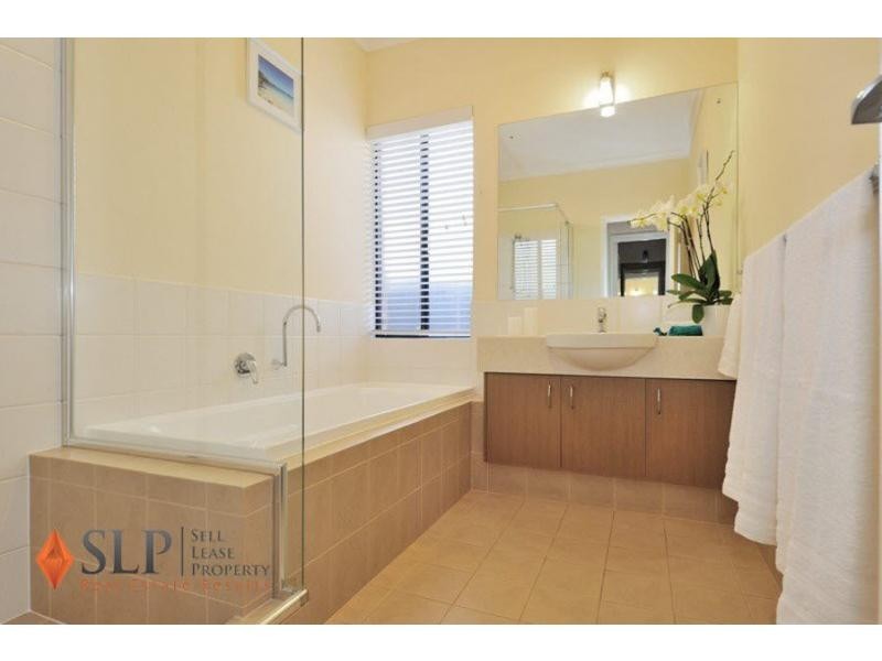 3 Carmen Circuit, The Vines WA 6069