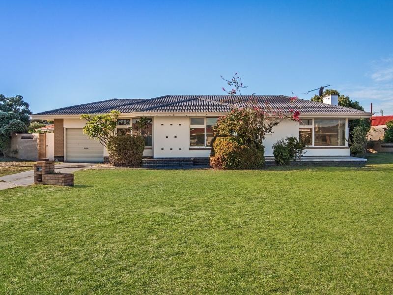 14 Dolphin Road, Safety Bay WA 6169