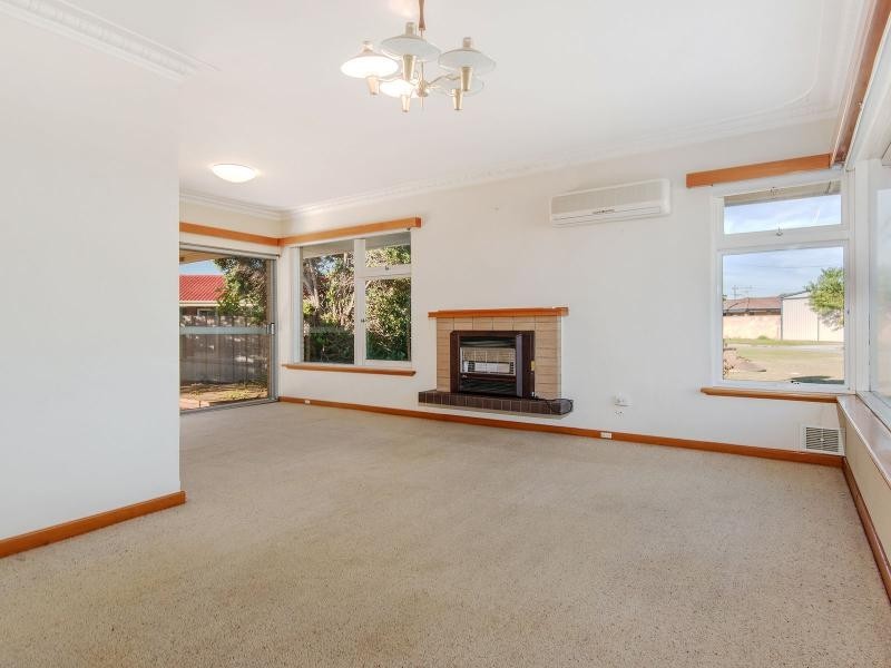 14 Dolphin Road, Safety Bay WA 6169