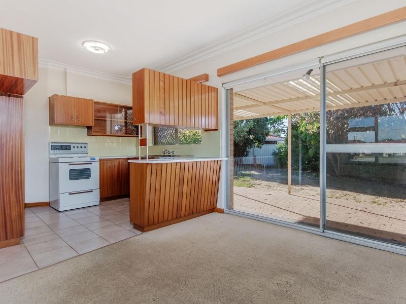 14 Dolphin Road, Safety Bay WA 6169