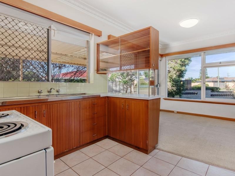 14 Dolphin Road, Safety Bay WA 6169