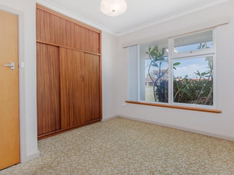 14 Dolphin Road, Safety Bay WA 6169