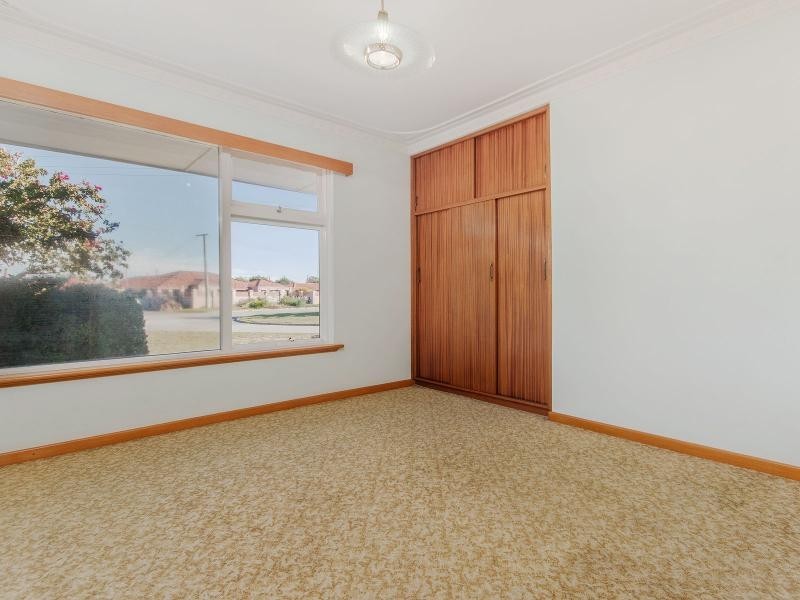 14 Dolphin Road, Safety Bay WA 6169