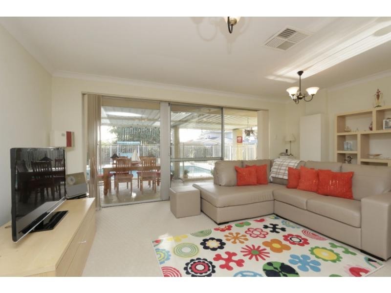 28 Glencairn Way, Parkwood WA 6147