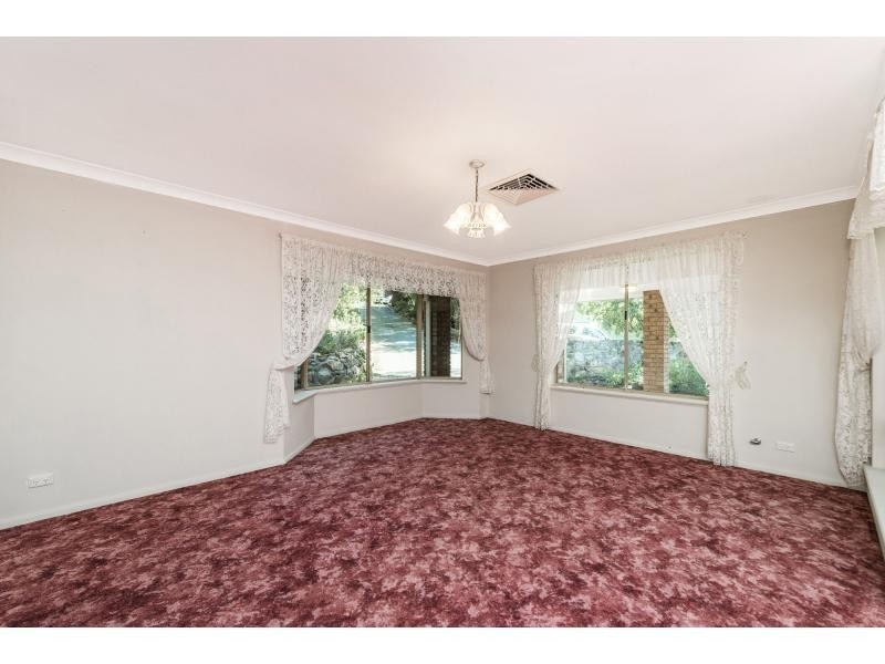 8 Corrigan Rise, Wungong WA 6112