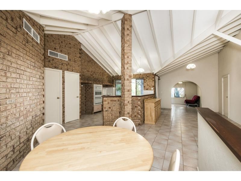 8 Corrigan Rise, Wungong WA 6112