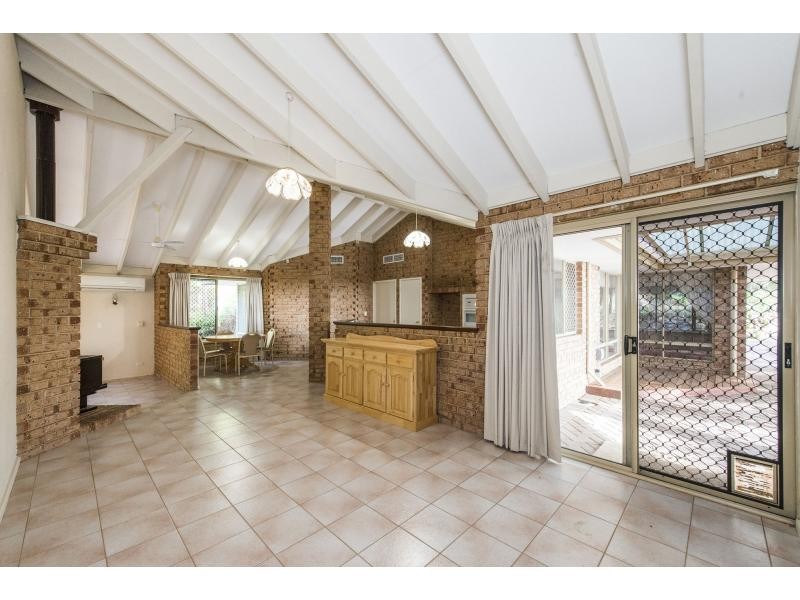 8 Corrigan Rise, Wungong WA 6112