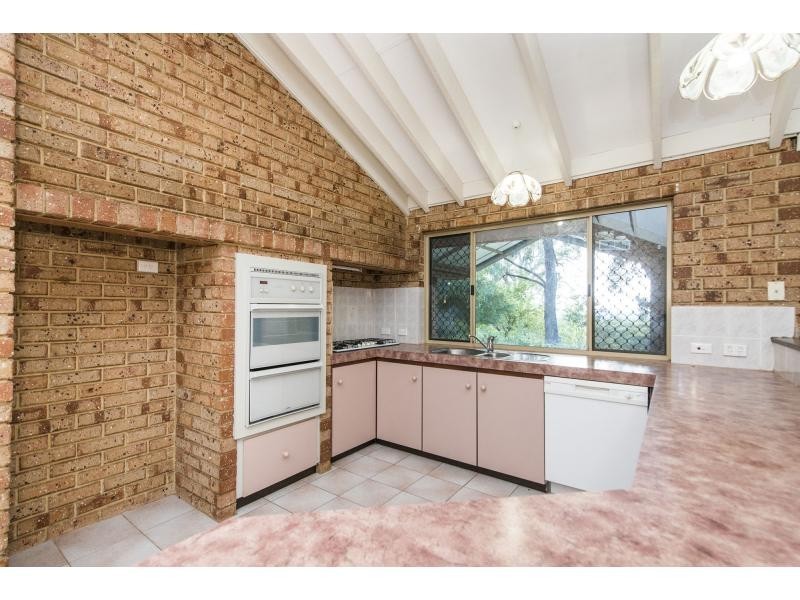 8 Corrigan Rise, Wungong WA 6112