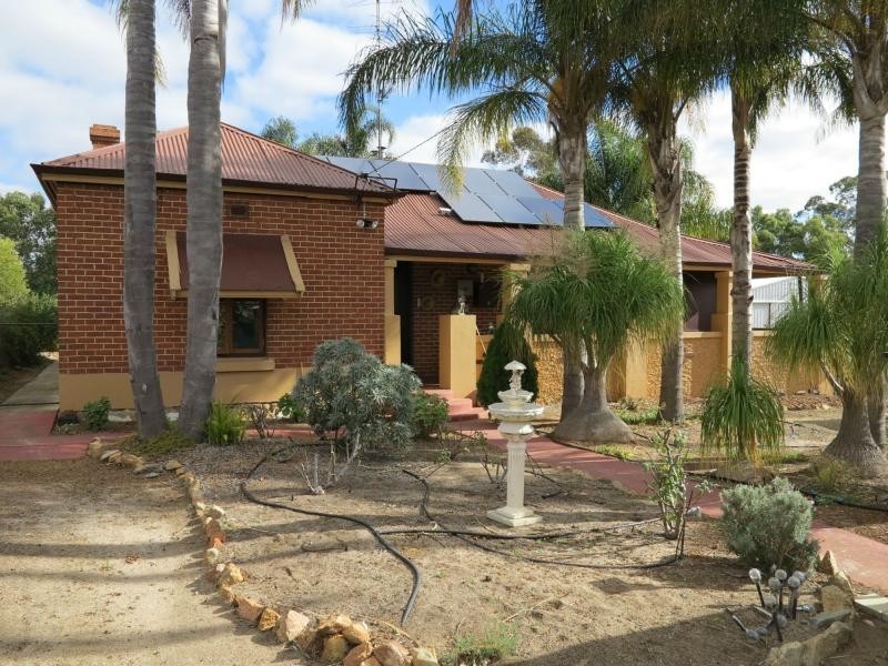 35 Hunt Road, Beverley WA 6304