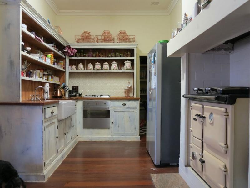 35 Hunt Road, Beverley WA 6304