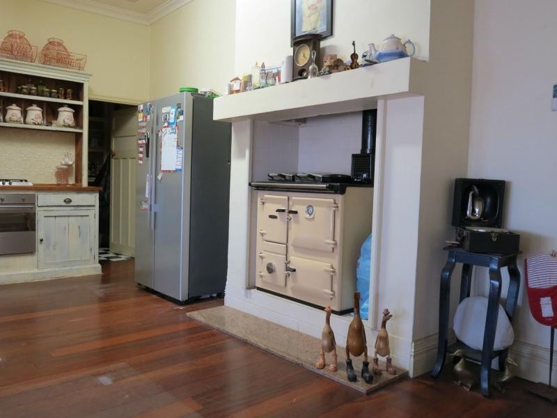 35 Hunt Road, Beverley WA 6304