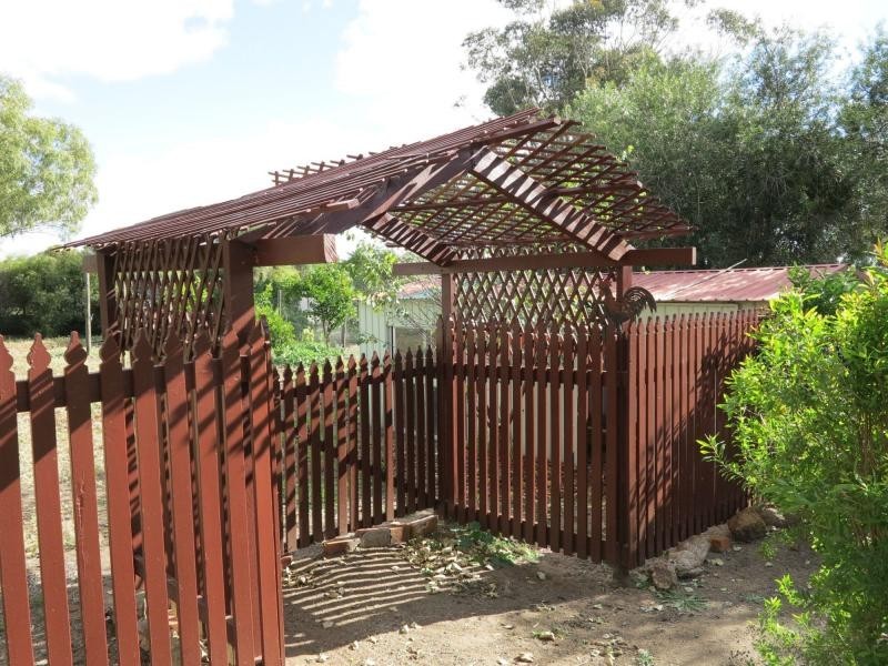 35 Hunt Road, Beverley WA 6304