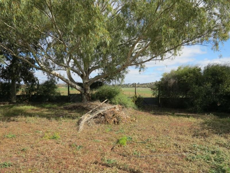 35 Hunt Road, Beverley WA 6304