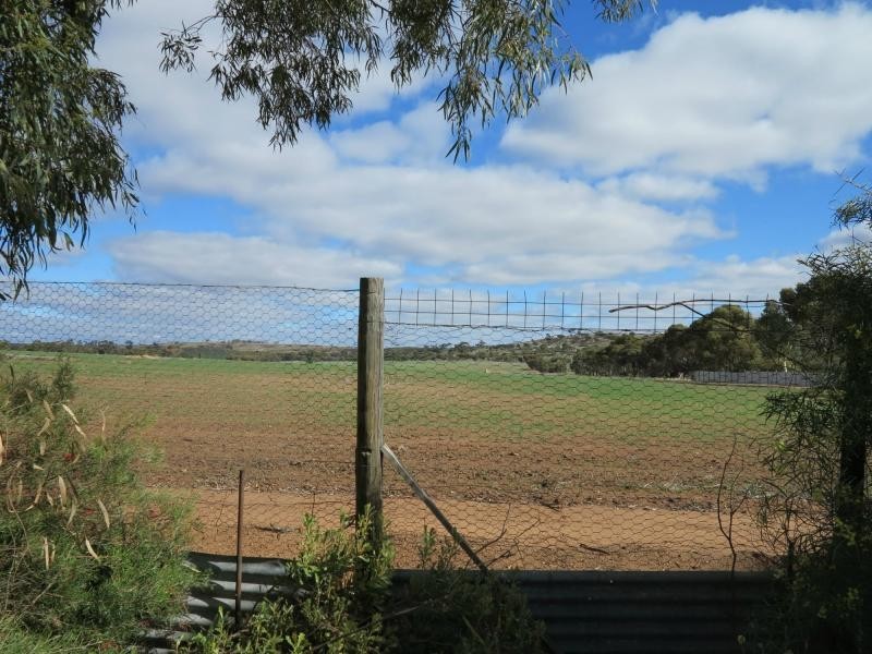 35 Hunt Road, Beverley WA 6304