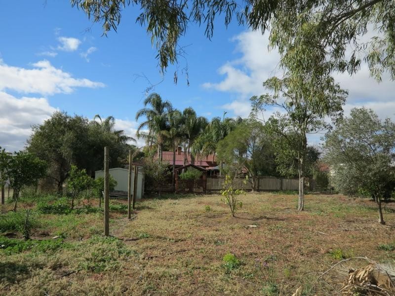 35 Hunt Road, Beverley WA 6304