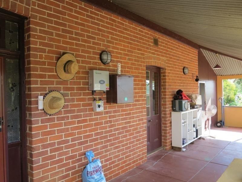 35 Hunt Road, Beverley WA 6304