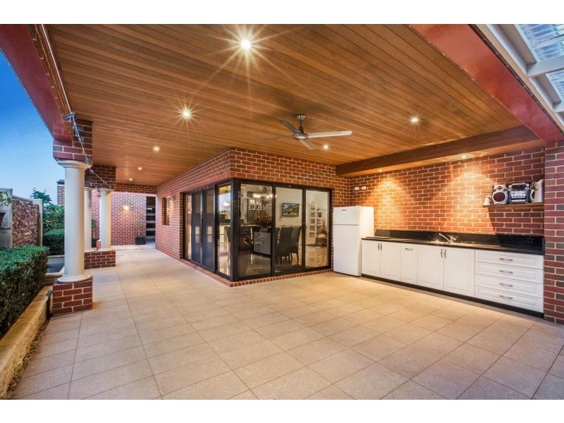 8 Torwood Edge, Halls Head WA 6210
