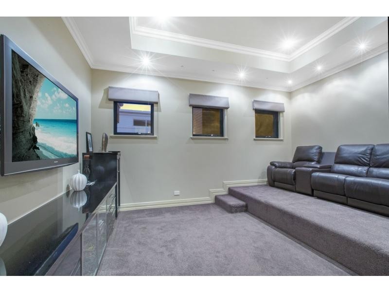 8 Torwood Edge, Halls Head WA 6210